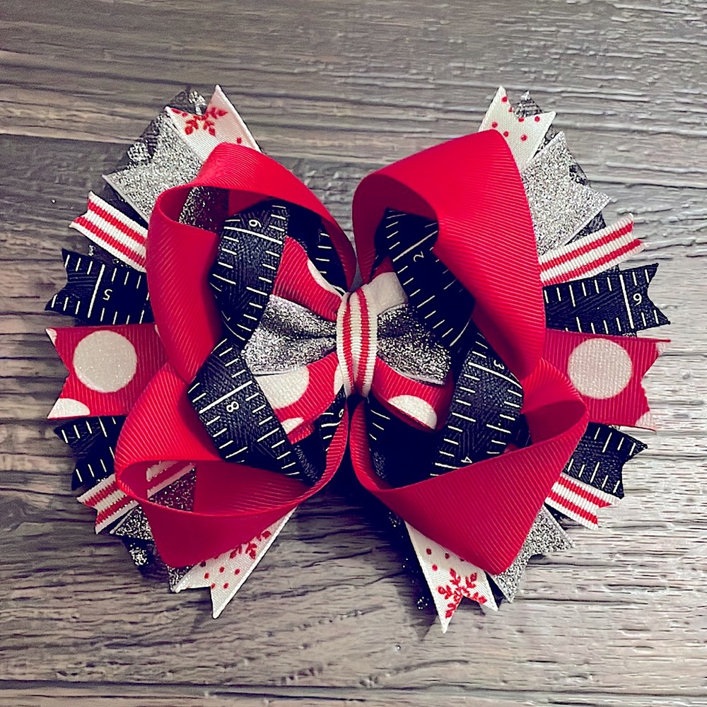 🎄🎁Christmas Santa’s Helper boutique stacked bow